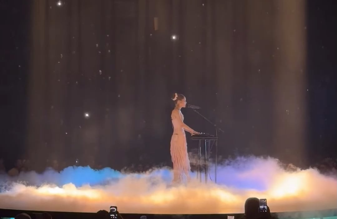 260615 Giselle Instagram Story Update @ Ariana Grande's 'Eternal Sunshine' tour in LA