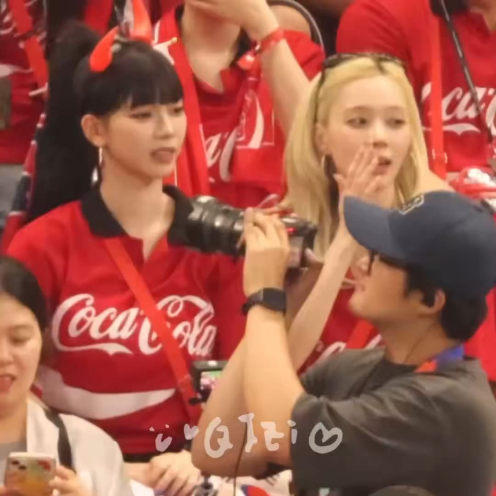 260612 Karina & Winter when the Czechia team scored a goal