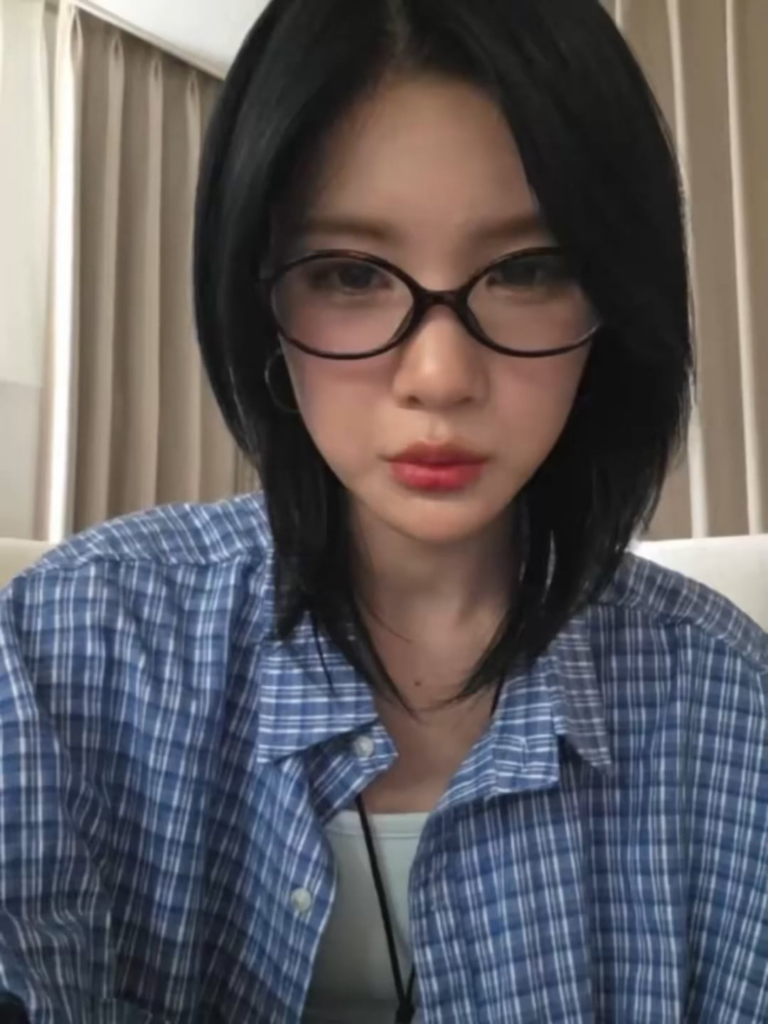 260624 Hearts2Hearts Juun on doing sports day with aespa: "Oh I saw that! The members sent it to the group chat...We will run fast right away if you call us! I think it would be fun. We (H2H) also talked a lot about wanting to do like a sports day with [aespa] sunbaenim..."