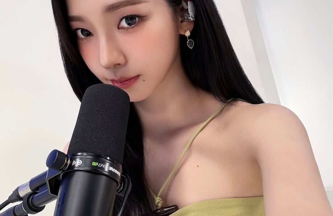 260607 M2 MPD Instagram Update with Karina & Younha - WOULD YOU RECORD Behind Pics