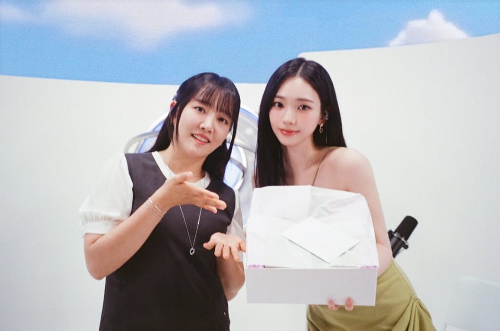260630 M2MPD Twitter Update with Karina & Younha - M2 Film Memories of June ('WOULD YOU RECORD' Behind Pics)