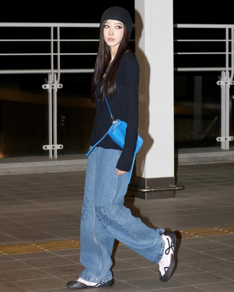 260609 L’OFFICIEL SINGAPORE Instagram Update with Giselle - Brand Ambassador @aerichandesu steps out in LOEWE’s new mini Amazona 180 bag and Grip Sneakers, showing how to do street style in Seoul 💖👟