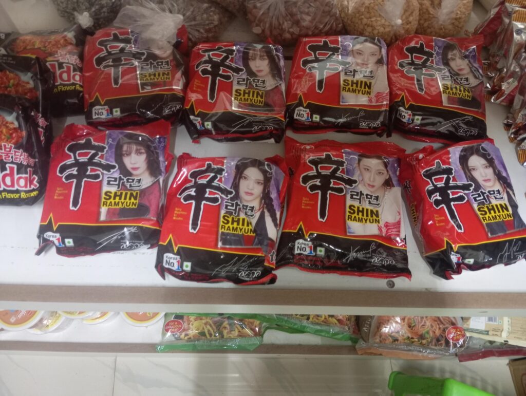 They got aespa advertising noodles here