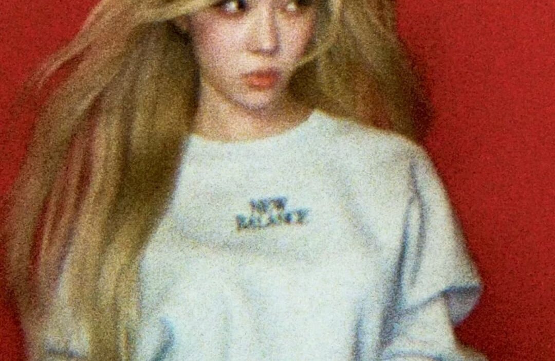260706 Winter for ELLE KOREA x New Balance (July 2026 D-Edition Behind The Scenes Pics #2)