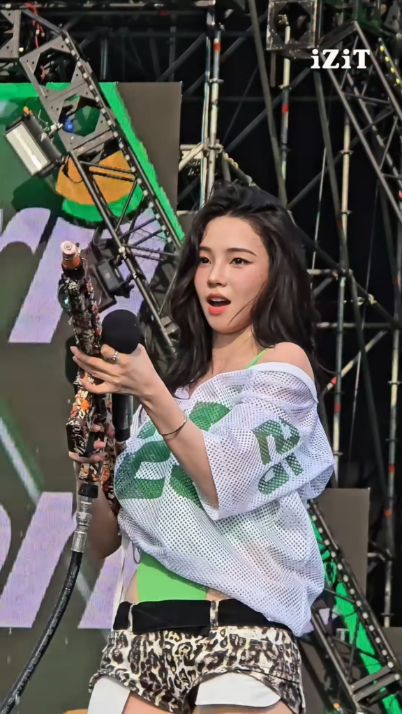 260725 iZiT Mag Instagram Update with Karina @ WATERBOMB SEOUL 2026