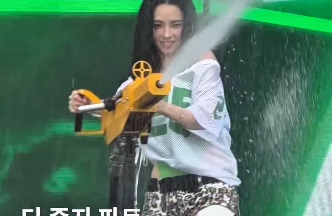 260725 fastpaper Instagram Update with Karina @ WATERBOMB SEOUL 2026