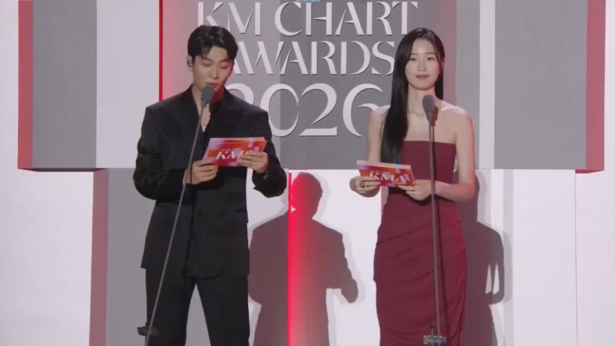 260725 Winter wins Fan's Choice 'Best Popular Solo Female' at KM CHART AWARDS 2026