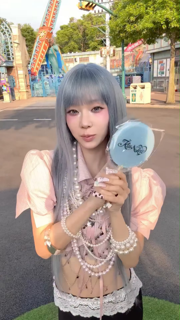 260728 aespa TikTok Update with Winter - kissing u