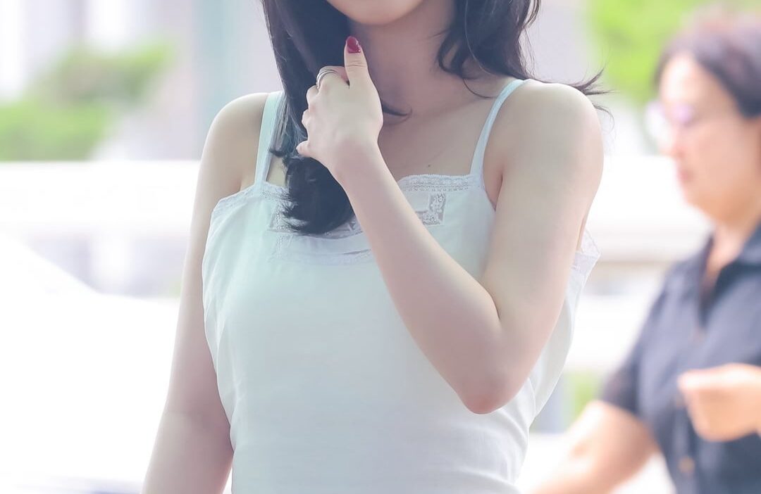 260716 Karina