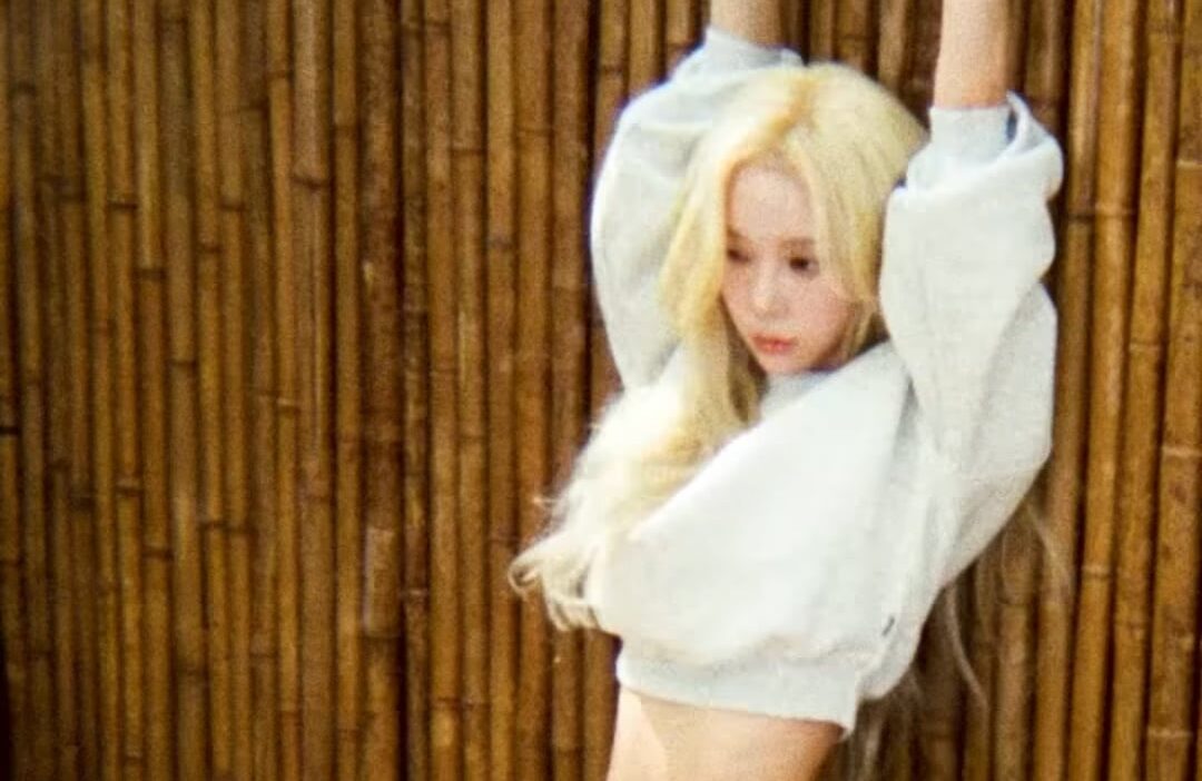 260706 Winter for ELLE KOREA x New Balance (July 2026 D-Edition Behind The Scenes Pics #1)