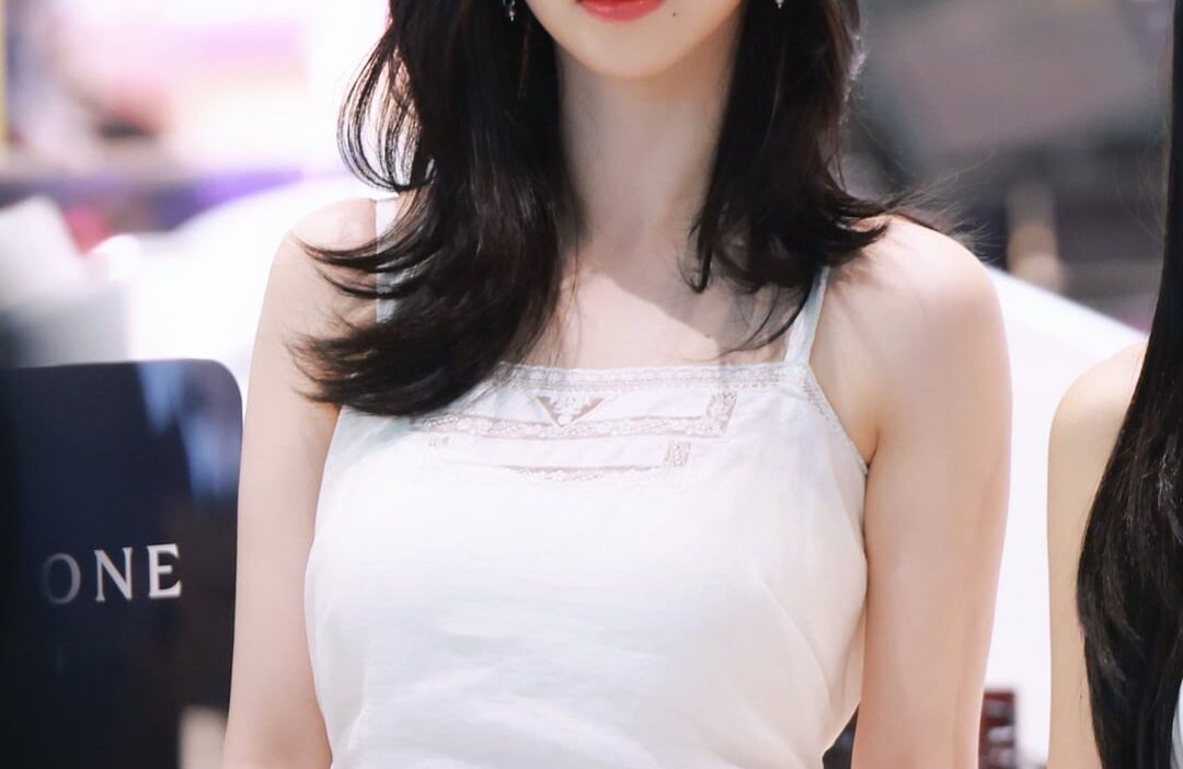 260716 Karina