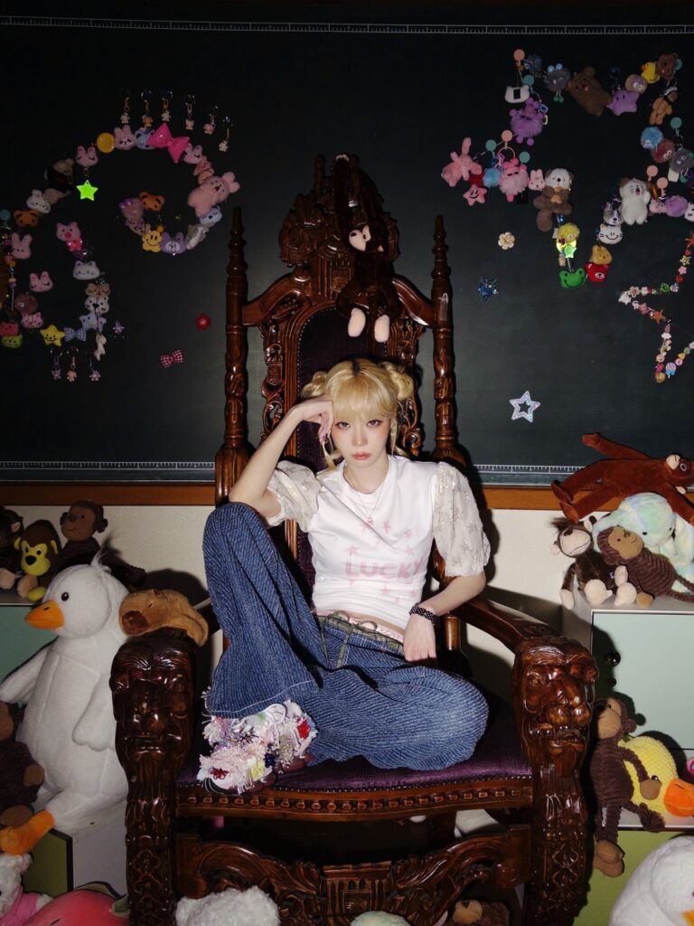 260805 aespa - Switchblade (Winter MV Behind Pics)
