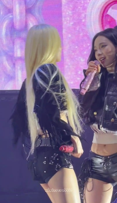 omg I can't believe they had Bubble on the set list. it's the WOR..nvm. I love Bubble now.