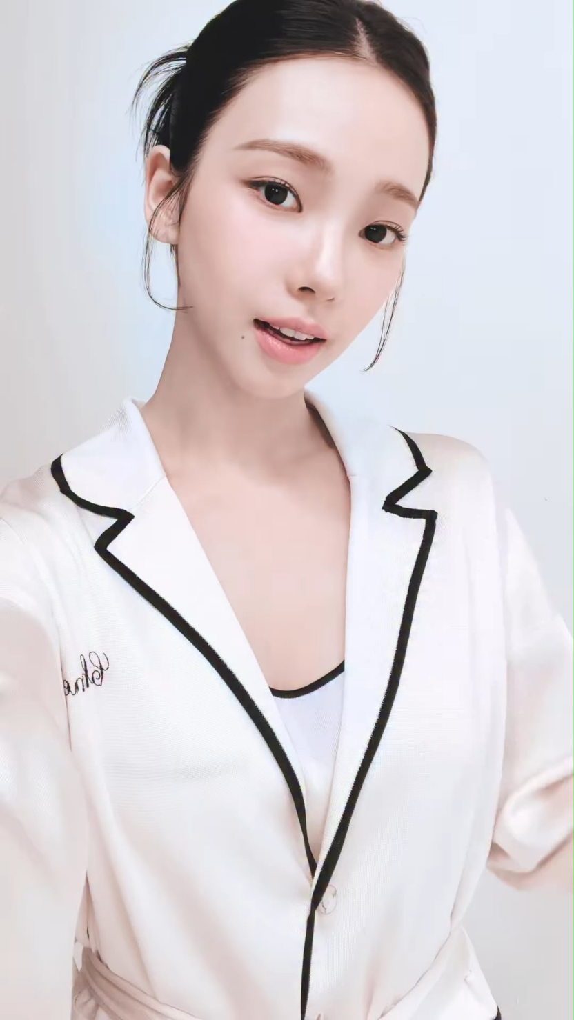 260812 Karina for CHANEL BEAUTY (Behind The Scenes)