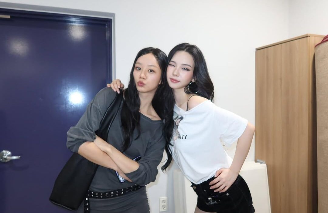 260811 Lee Hyeri Instagram Update with Karina & aespa