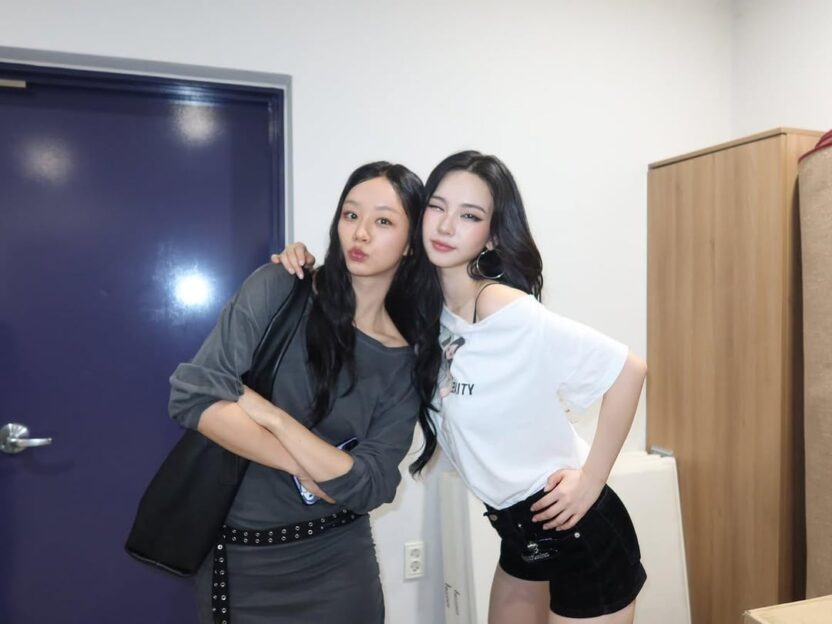 260811 Lee Hyeri Instagram Update with Karina & aespa